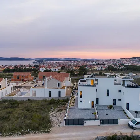 Luxury Sky Vila